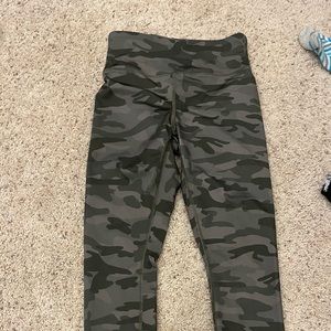 Green camo leggings. Size small.